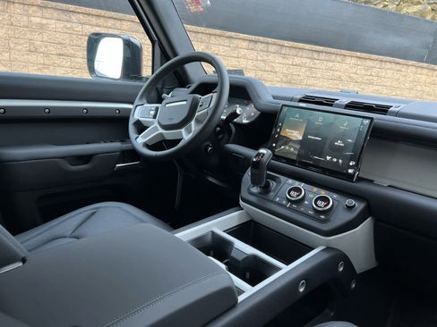 Used 2025 Land Rover Defender 110 S image 11