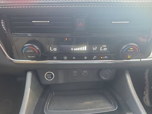 Used 2021 Nissan Rogue SV FWD image 23