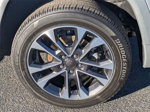 New 2025 Jeep Grand Cherokee Overland image 8