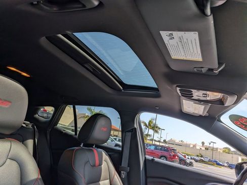Used 2024 Chevrolet Trax RS w/ Sunroof Package FWD image 21