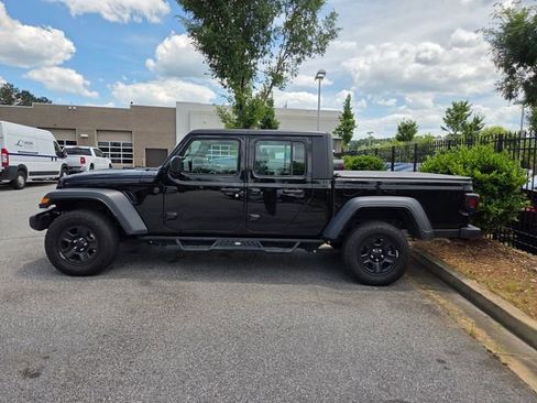 Used 2024 Jeep Gladiator Sport AWD/4WD image 3
