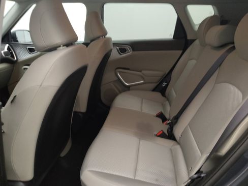 Used 2025 Kia Soul LX image 18