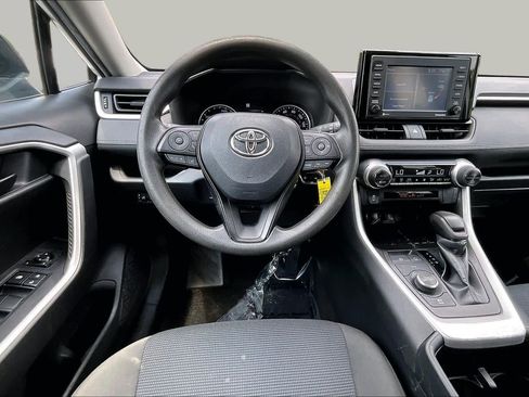 Used 2022 Toyota RAV4 LE AWD/4WD image 6