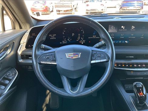 Used 2024 Cadillac XT4 Premium Luxury image 15