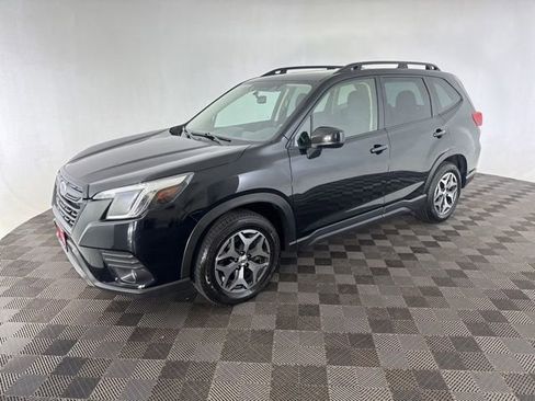Used 2023 Subaru Forester Premium AWD/4WD image 3