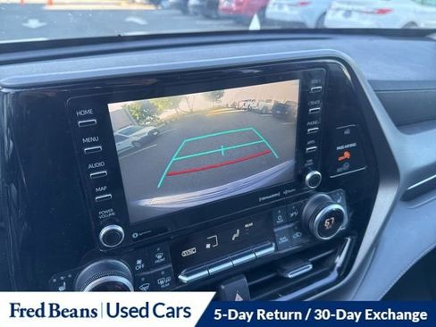 Used 2021 Toyota Highlander XLE AWD/4WD image 28