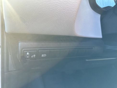 Used 2025 Toyota Corolla SE image 7