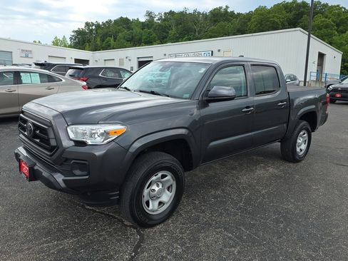 Used 2023 Toyota Tacoma SR AWD/4WD image 4