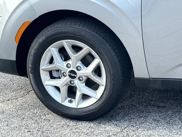 Used 2025 Kia Soul LX w/ LX Technology Package FWD image 6