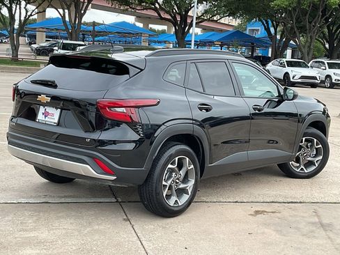 Used 2025 Chevrolet Trax LT w/ LT Convenience Package image 5