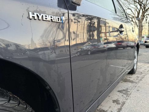 Used 2012 Toyota Prius Two image 25