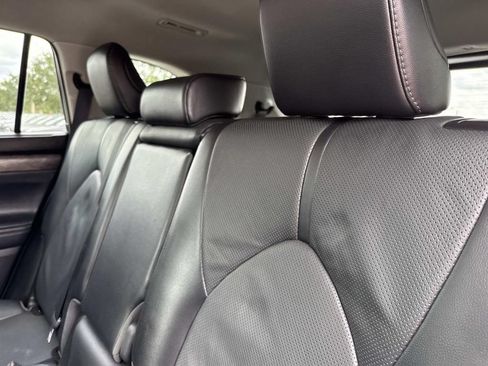 Used 2022 Toyota Highlander Limited FWD image 15