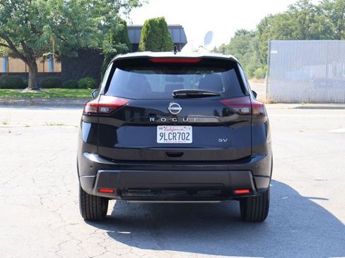 Used 2024 Nissan Rogue SV FWD image 8