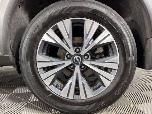 Used 2023 Nissan Rogue SV w/ SV Premium Package image 13