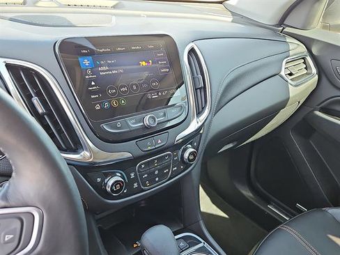 Used 2022 Chevrolet Equinox Premier image 17