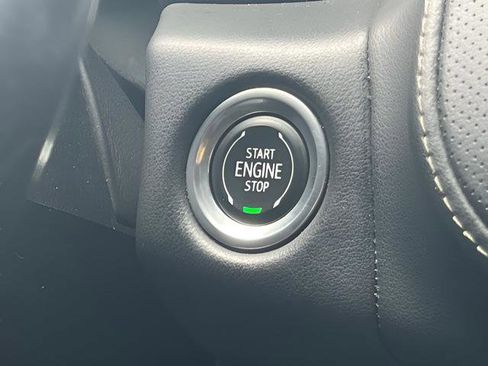 Used 2023 Chevrolet Suburban Premier image 25