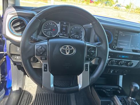 Used 2022 Toyota Tacoma SR5 w/ Technology Package AWD/4WD image 15