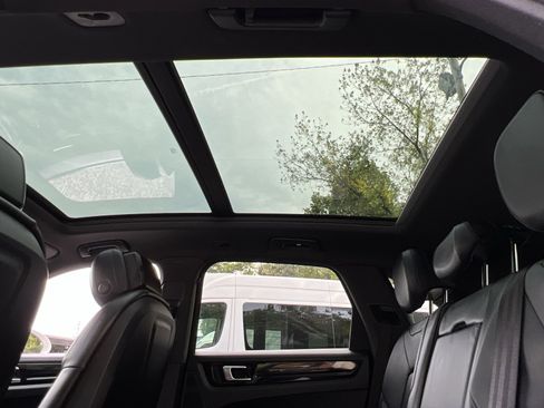 Used 2022 Porsche Cayenne image 22