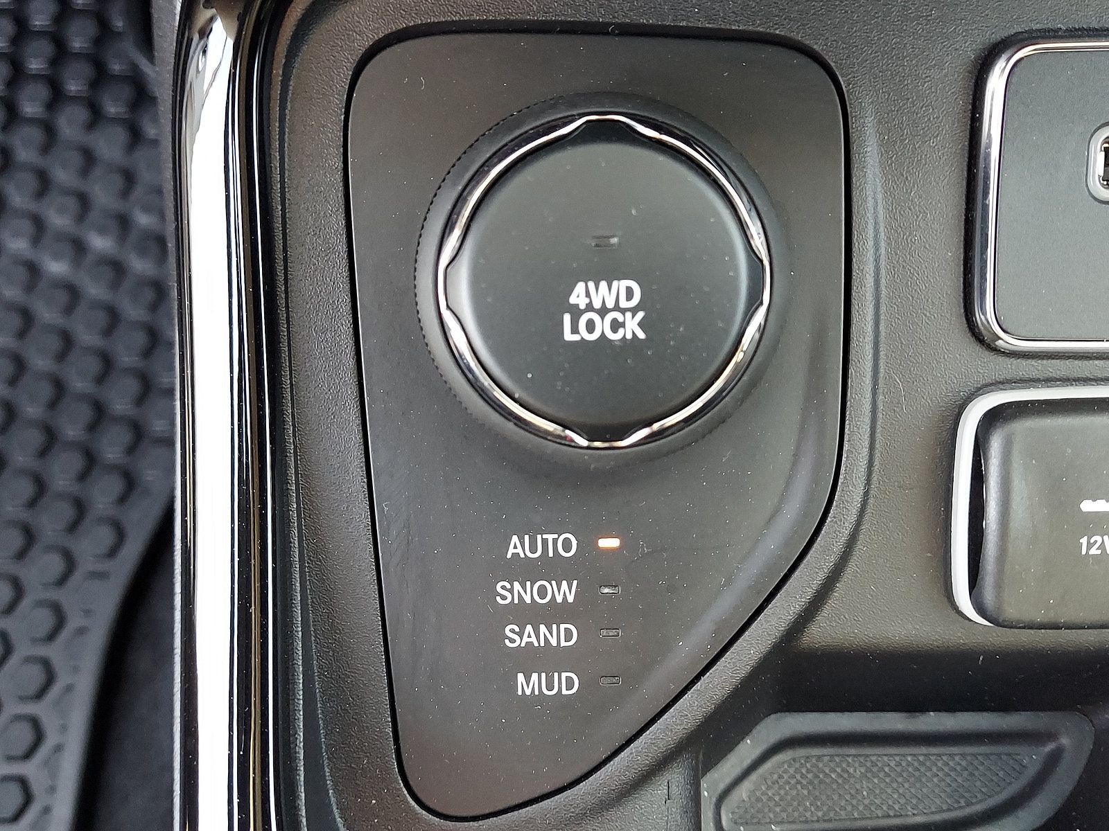 Used 2019 Jeep Compass Latitude AWD/4WD image 21