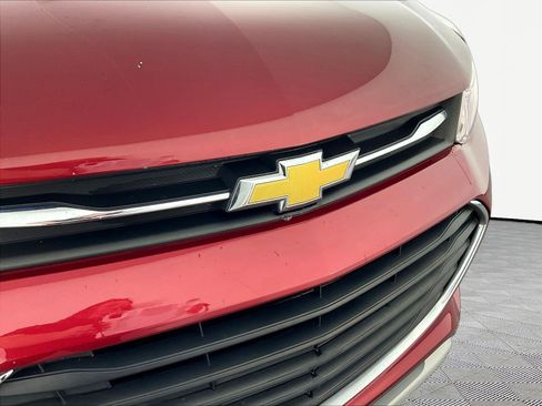 Used 2020 Chevrolet Trax LT w/ LT Convenience Package FWD image 32