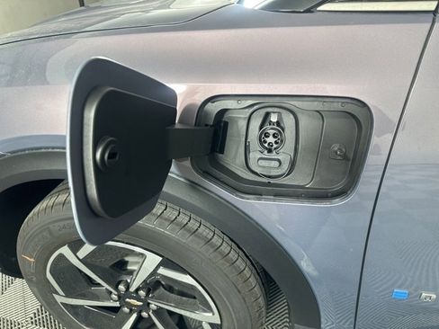 New 2026 Chevrolet Equinox EV LT image 9