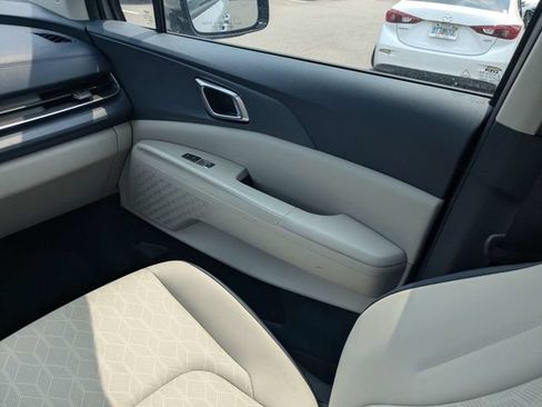 Used 2025 Kia Carnival SX FWD image 18