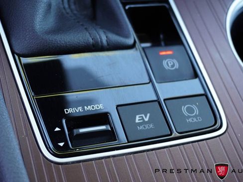 Used 2024 Toyota Sienna XLE image 37