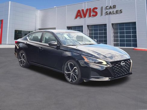 Used 2025 Nissan Altima 2.5 SR FWD image 3