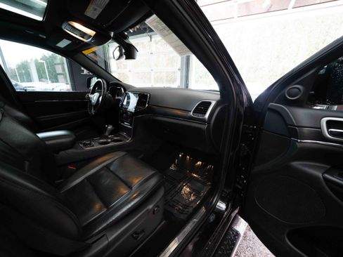 Used 2020 Jeep Grand Cherokee Limited w/ Luxury Group II image 25