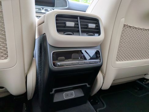 Used 2026 Mercedes-Benz GLS 450 4MATIC image 37
