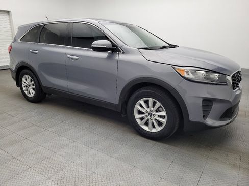 Used 2020 Kia Sorento LX image 11