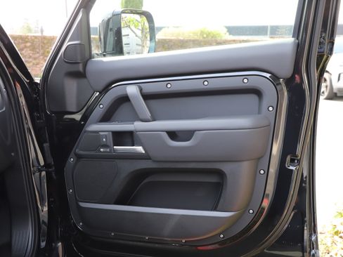 New 2026 Land Rover Defender 110 X-Dynamic SE AWD/4WD image 9