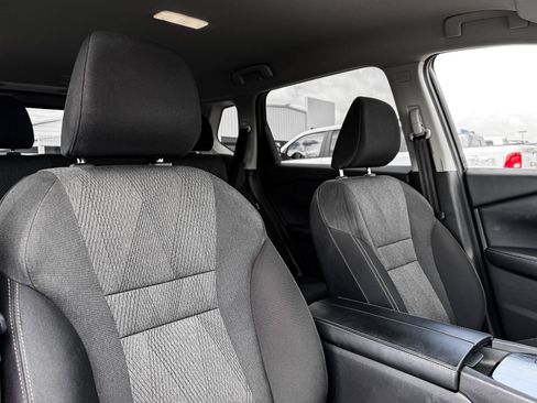 Used 2025 Nissan Rogue SV FWD image 13