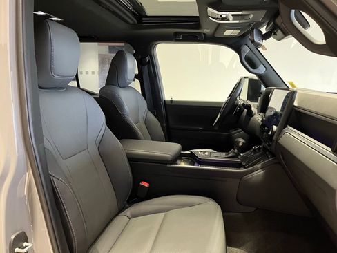 Used 2025 Lexus GX 550 AWD/4WD image 42