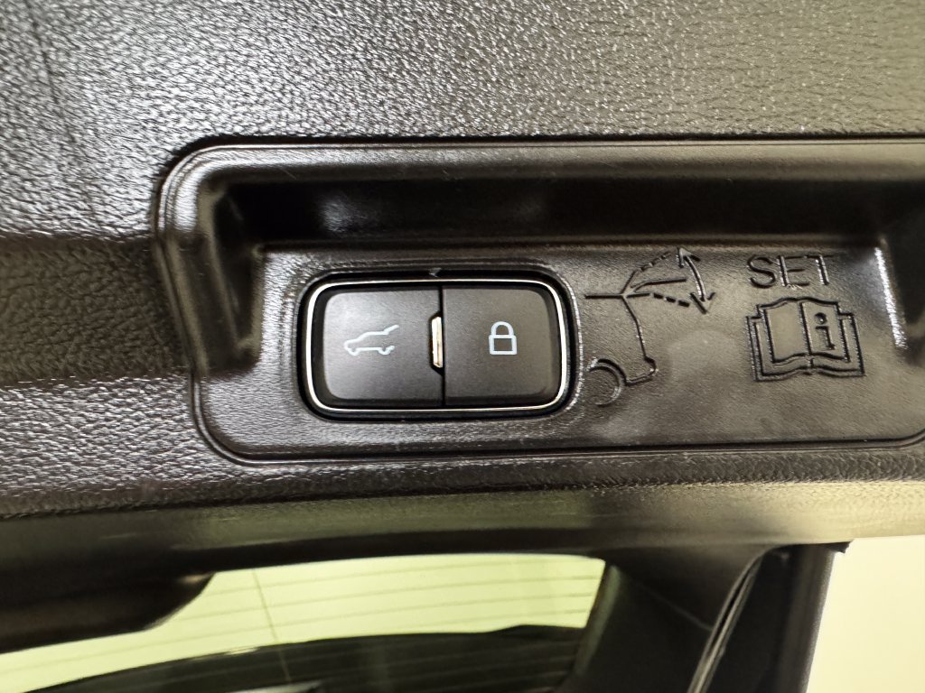 Used 2022 Ford Explorer ST-Line w/ Class IV Trailer Tow Package AWD/4WD image 37