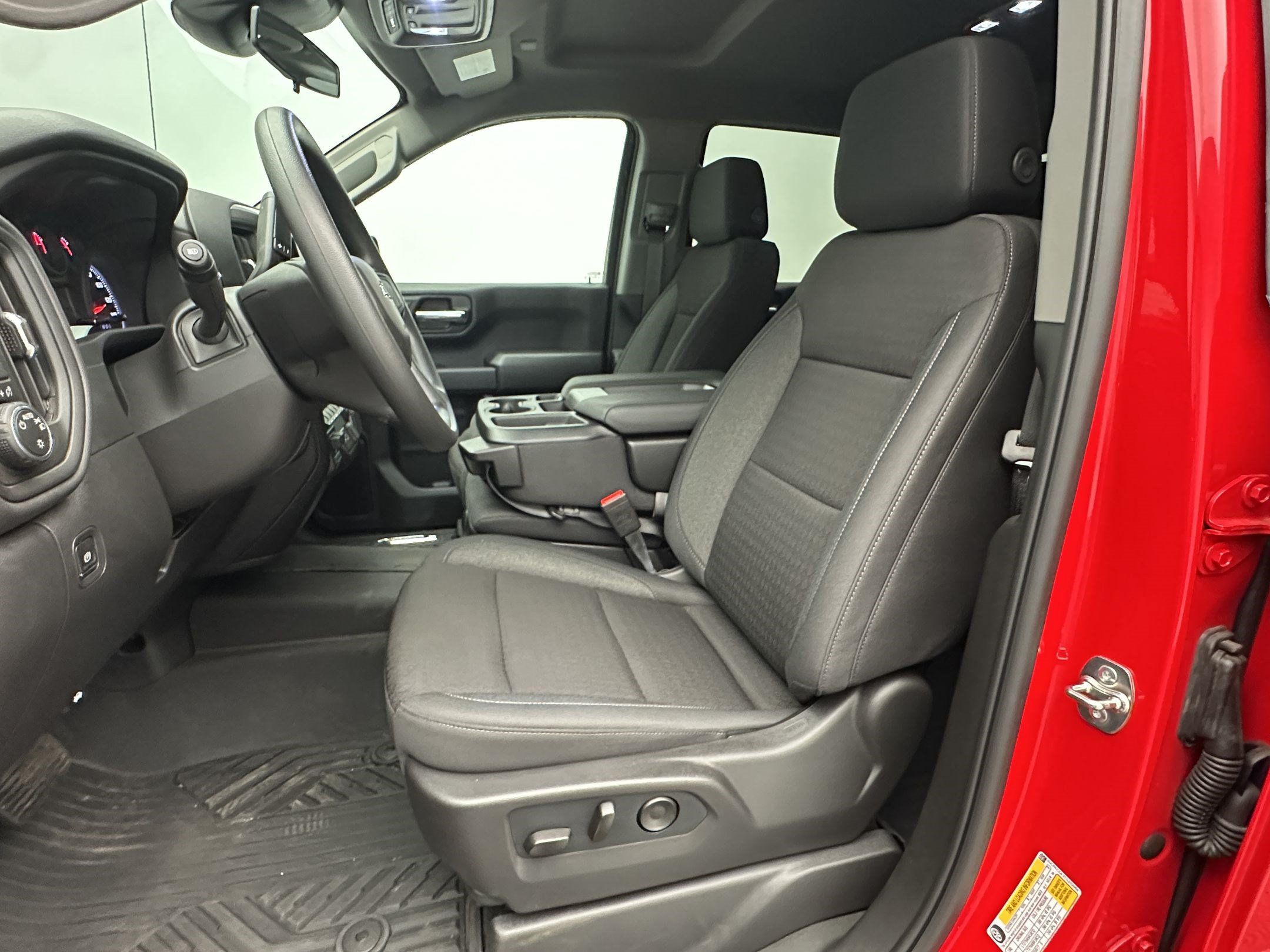 Certified 2026 Chevrolet Silverado 1500 Custom Trail Boss w/ Dark Appearance Package AWD/4WD image 5