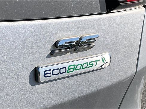 Used 2017 Ford Escape SE FWD image 8