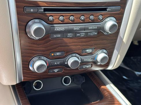 Used 2017 Nissan Pathfinder Platinum w/ Family Entertainment Package AWD/4WD image 12