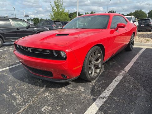 Used 2015 Dodge Challenger R/T Plus RWD image 2