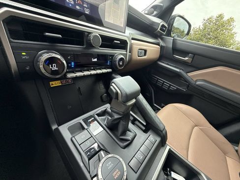 Used 2026 Toyota 4Runner Limited AWD/4WD image 22