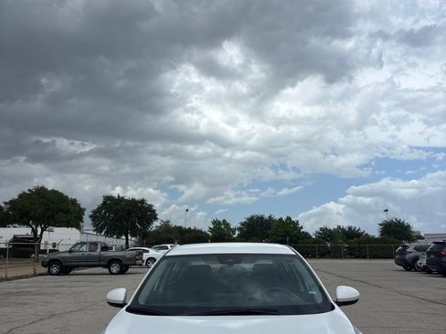 Used 2025 Nissan Sentra SV FWD image 3