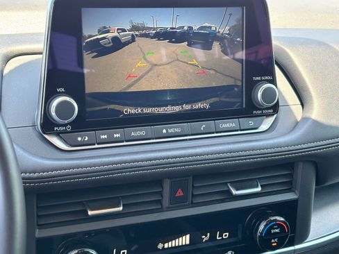 Used 2025 Nissan Rogue SV FWD image 24
