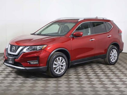 Used 2018 Nissan Rogue SV w/ Sun & Sound Touring Package image 10