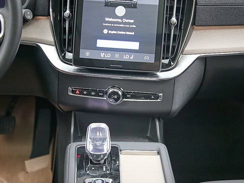 New 2026 Volvo XC90 T8 Plus w/ Protection Package AWD/4WD image 31