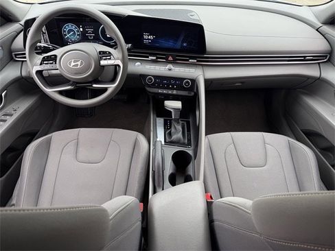 Used 2024 Hyundai Elantra SEL image 9
