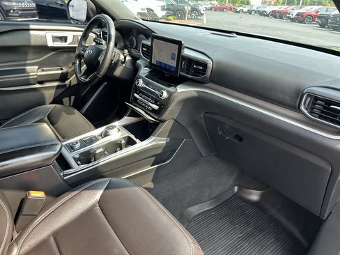 Used 2020 Ford Explorer XLT w/ Equipment Group 202A AWD/4WD image 15