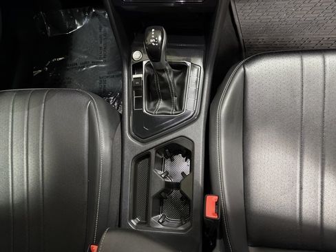 Certified 2023 Volkswagen Tiguan SE FWD image 33