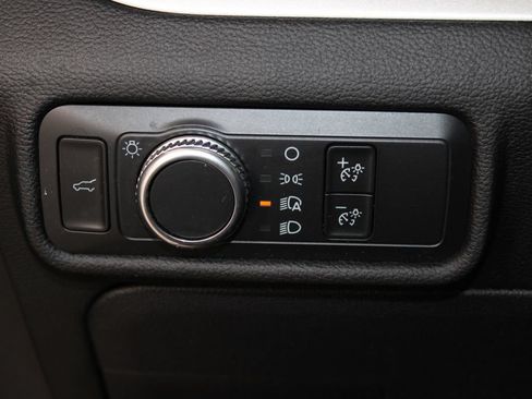 Used 2021 Ford Explorer XLT RWD image 41