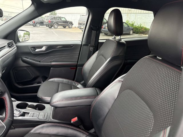 Used 2025 Ford Escape ST-Line AWD/4WD image 11