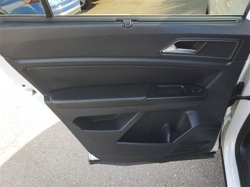 Used 2019 Volkswagen Atlas SE w/ Towing Package image 9